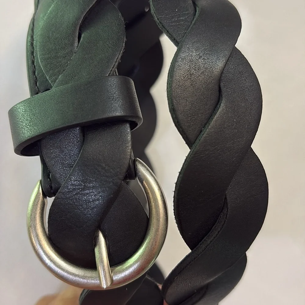 Black Braided Women’s Belt- Excellent Condition- S/ M (30-32) see measurements